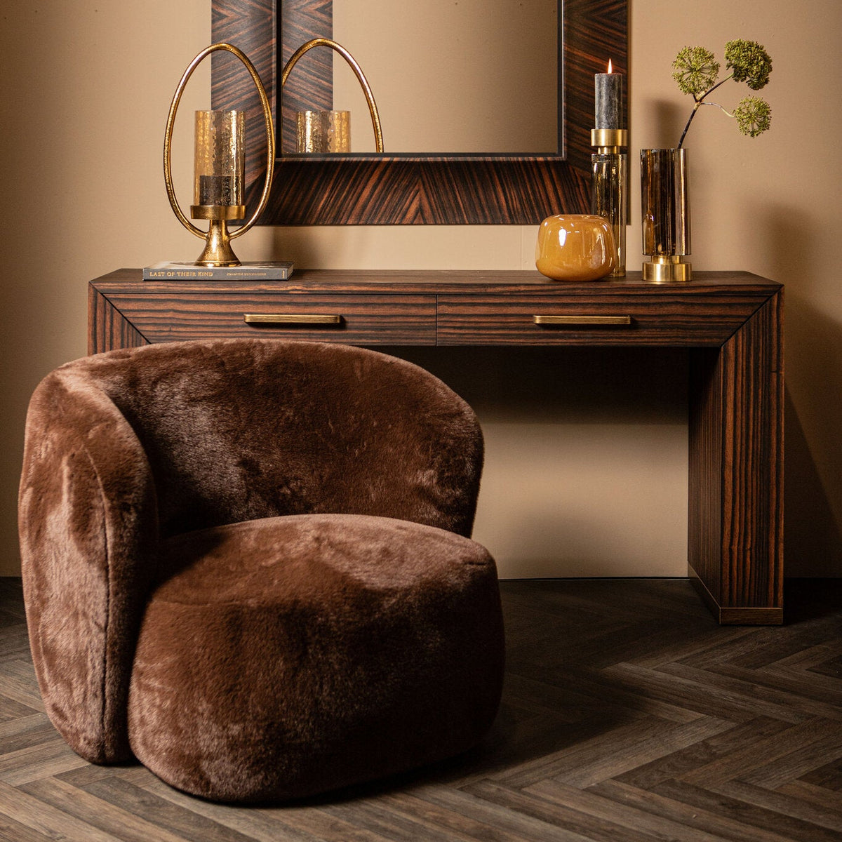 Aphrodite Dark Brown Armchair Fur PTMD