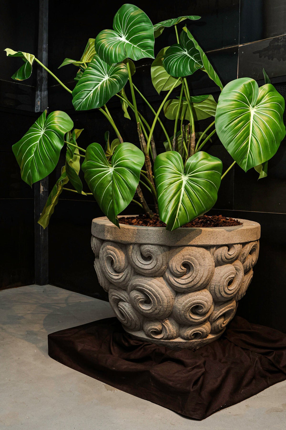 Flower pot Jersiah Grey Cement Curly Relief Round Large PTMD