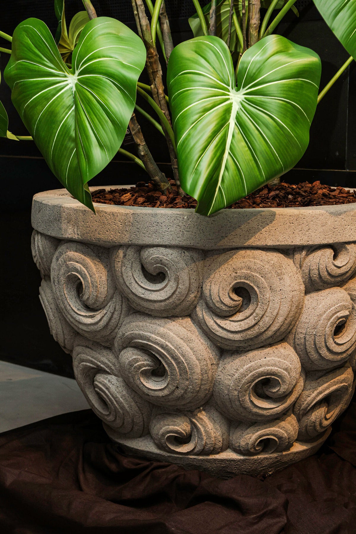 Flower pot Jersiah Grey Cement Curly Relief Round Small PTMD