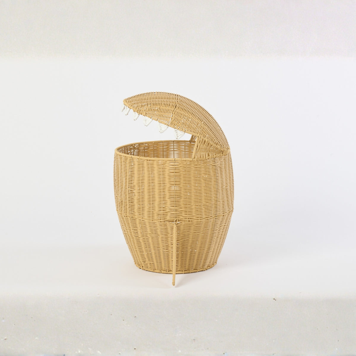 Natural Plastic Shark Basket J-Line