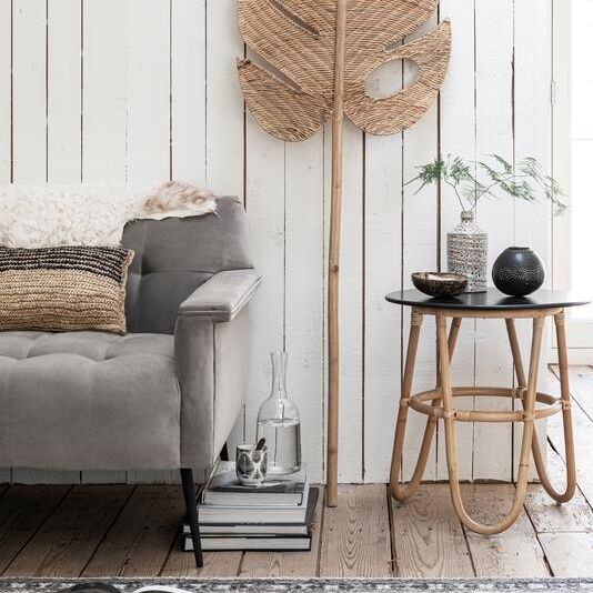 Bijzettafel Buenavista van zwart rotan in een sfeervol interieur