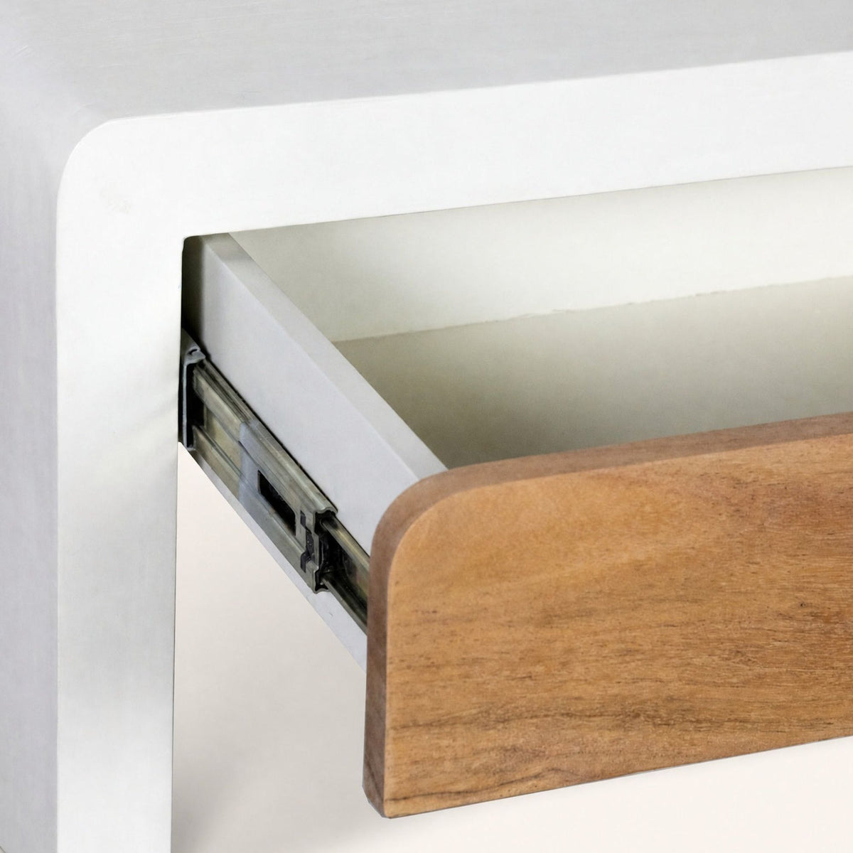 Sidetable Verona 2 Lades Kalkpleister Gebroken Wit van Pomax, detailfoto van de kalkpleister en de afwerking