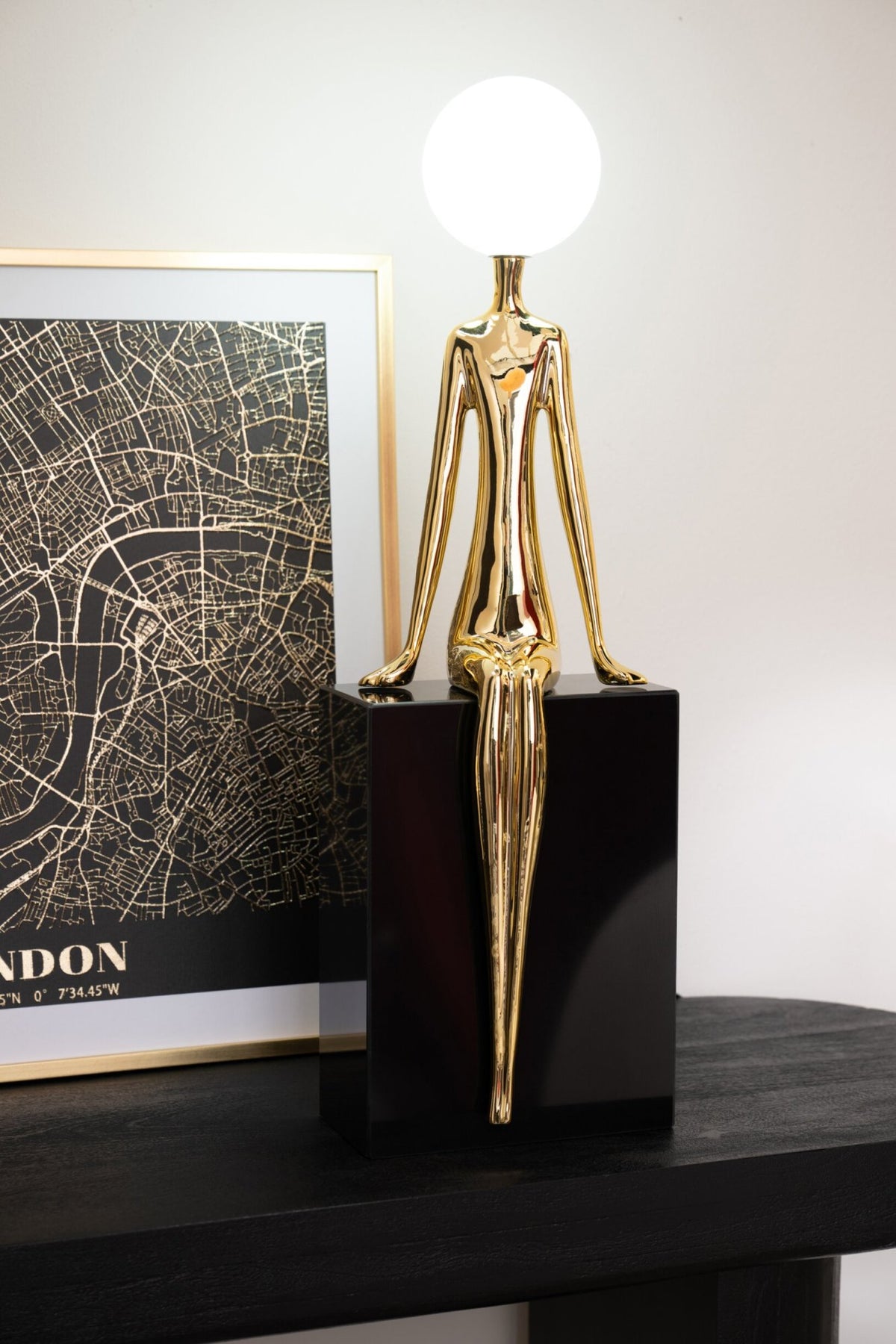 Table Lamp Seated Silhouette Metal Gold/Black J-Line