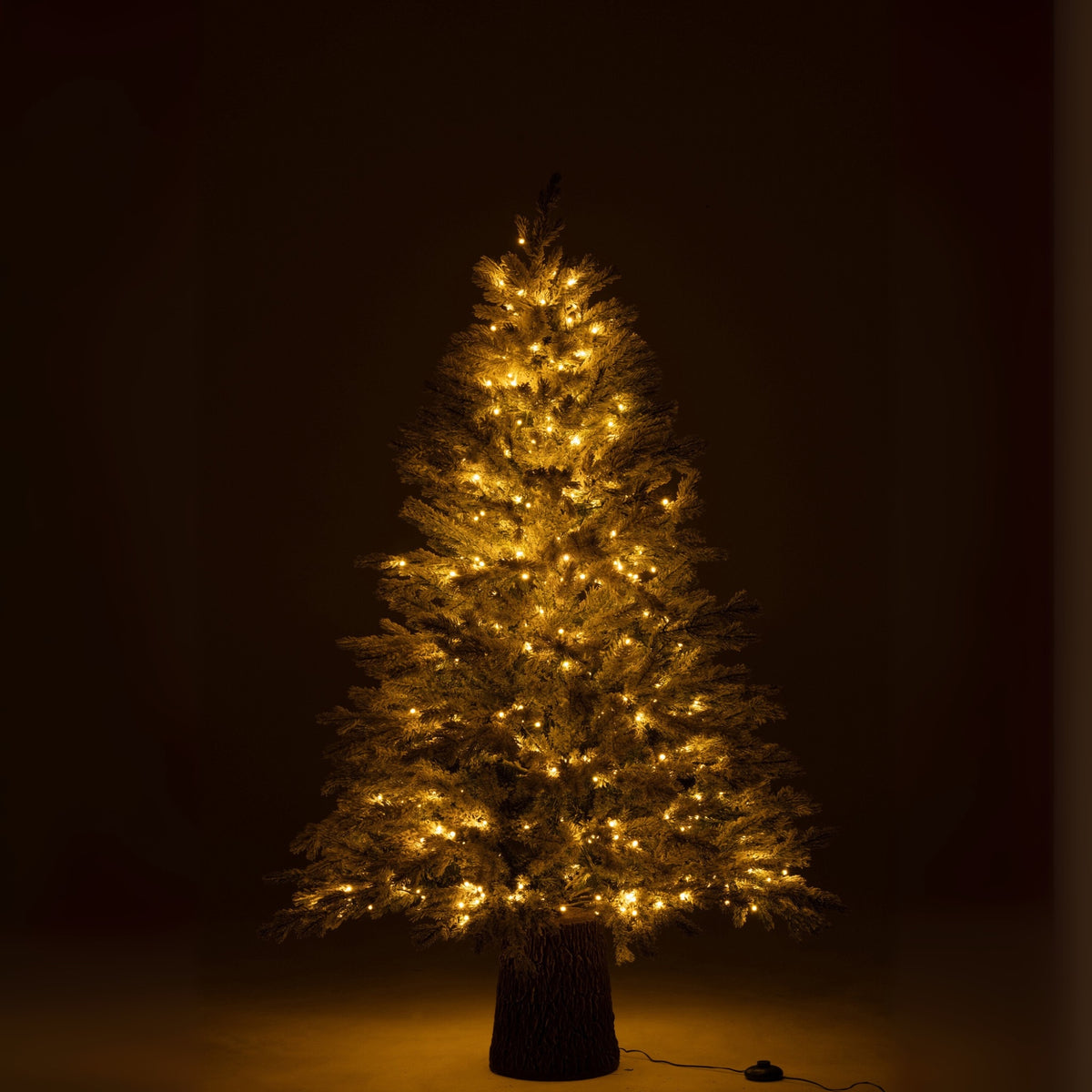 Christmas Tree 600 LEDs Wooden Stand Snow-Covered Artificial Dark Green J-Line