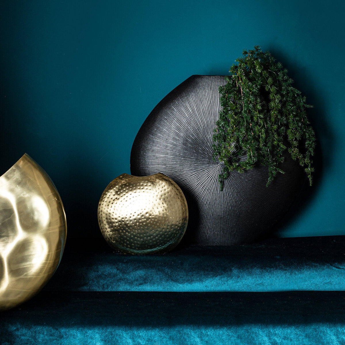 Tiro Black Aluminium Oval Pot Stripe Pattern PTMD