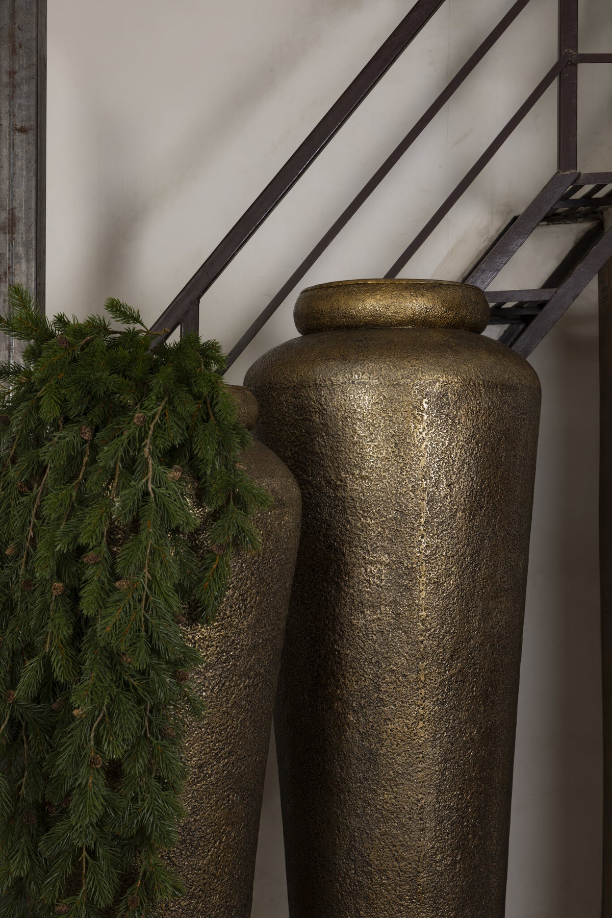 Flower pot Zavir - 50x50x173 cm - Aluminium - Gold PTMD