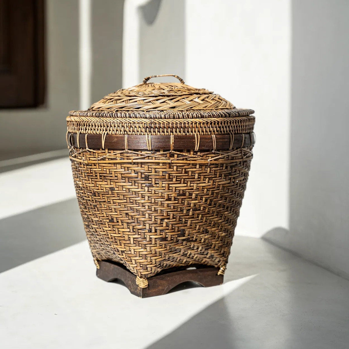 The Colonial Storage Basket Brown Medium Bazar Bizar