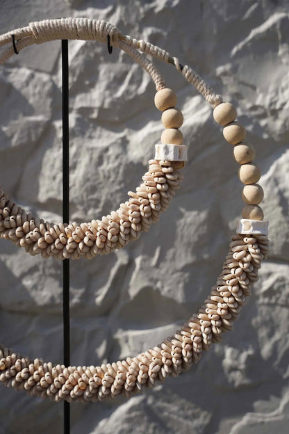 Double Necklace With Shells On Stand - Natural