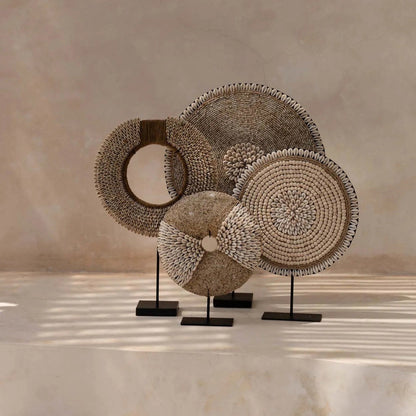 The Shell Martinique on Stand - Natural White Bazar Bizar