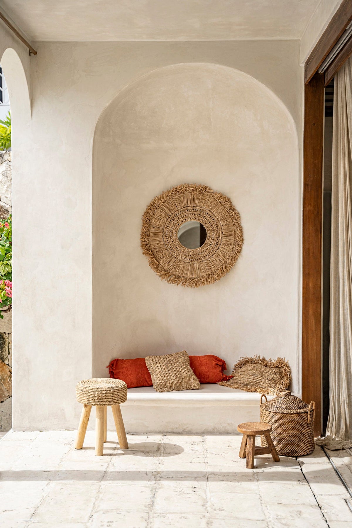 The Raffia Stool - Natural Bazar Bizarre
