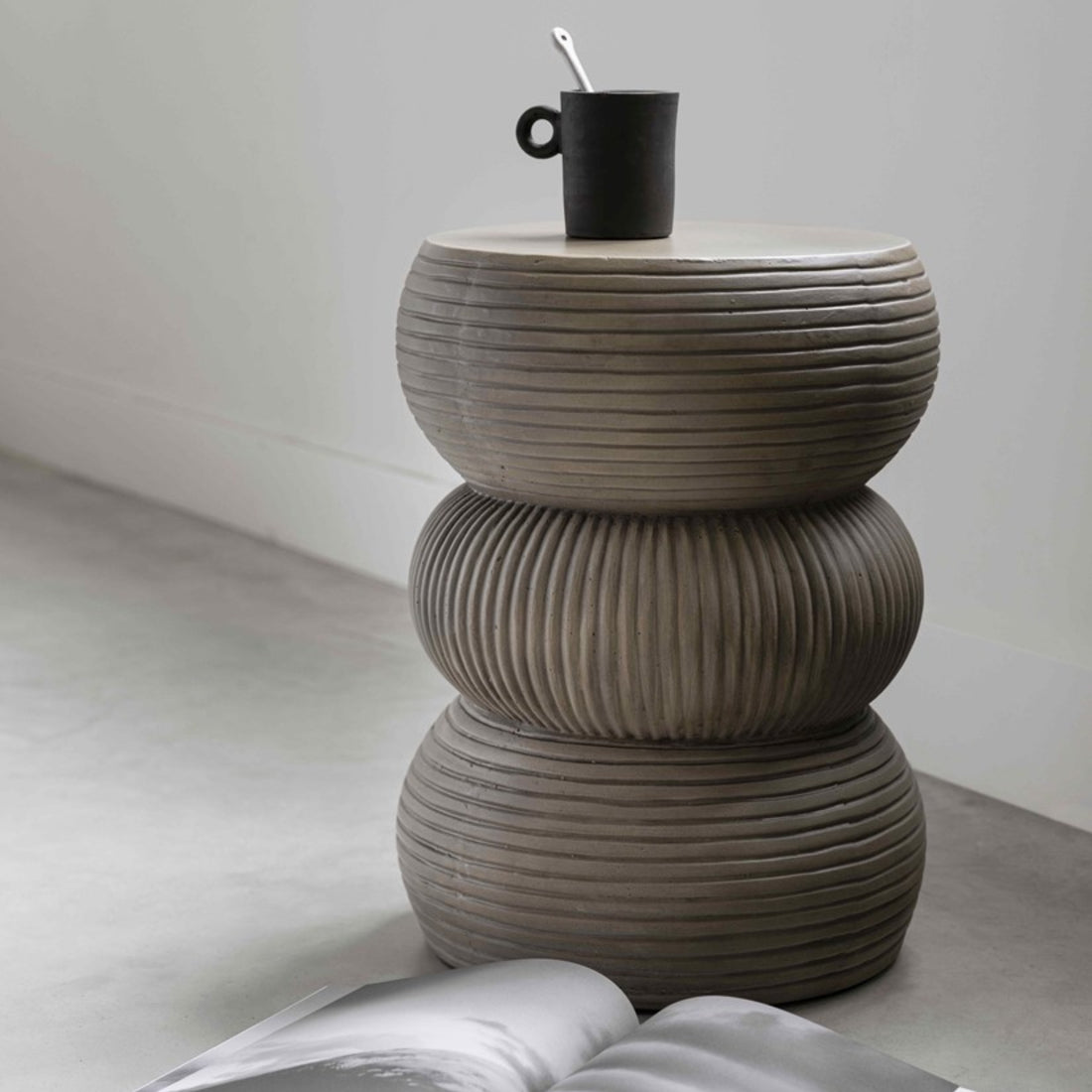 MUST Living Side Table Olive