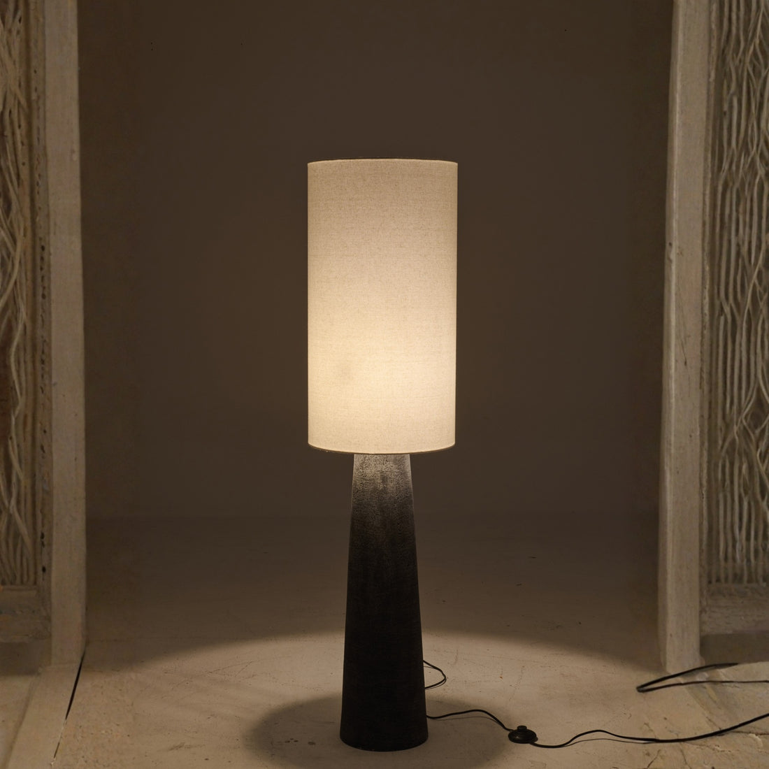 Floor lamp Ava Fiberglass Black/White Medium J-Line