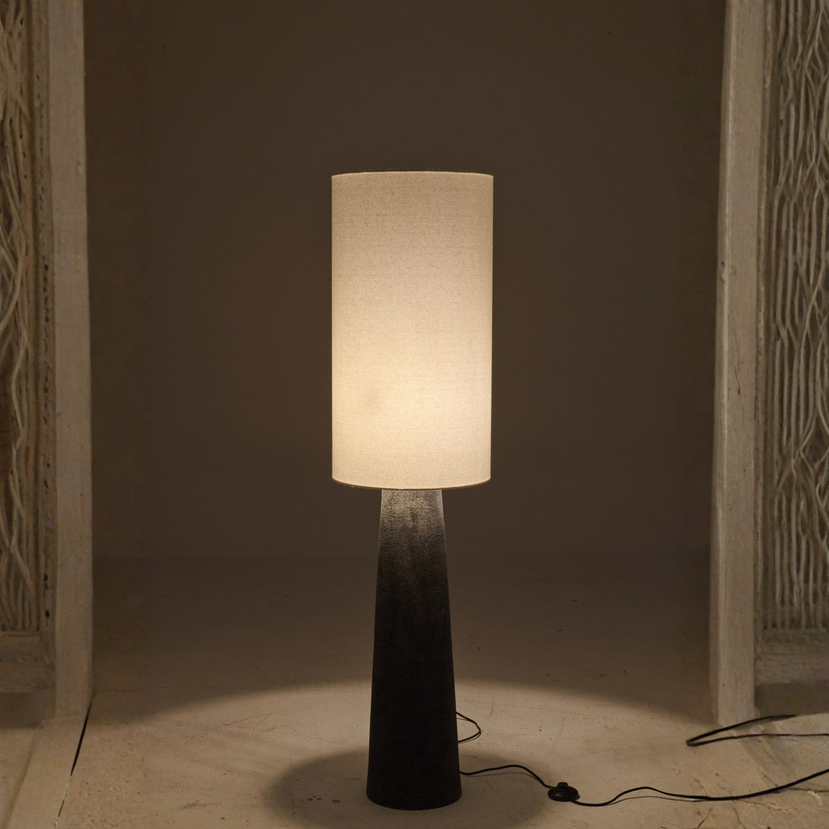 Floor lamp Ava Fiberglass Black/White Medium J-Line