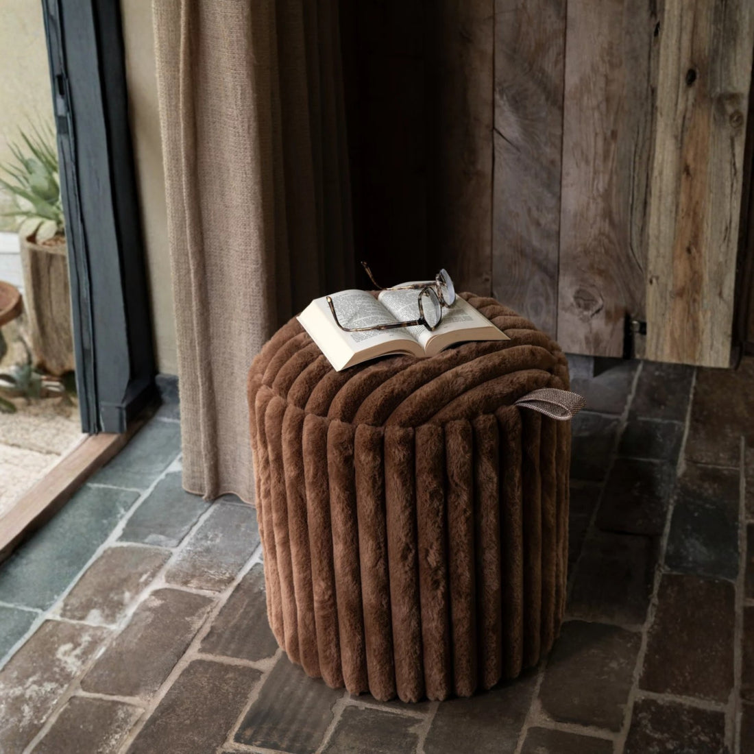 Pouf + Ribbed MDF Lid Brown J-Line