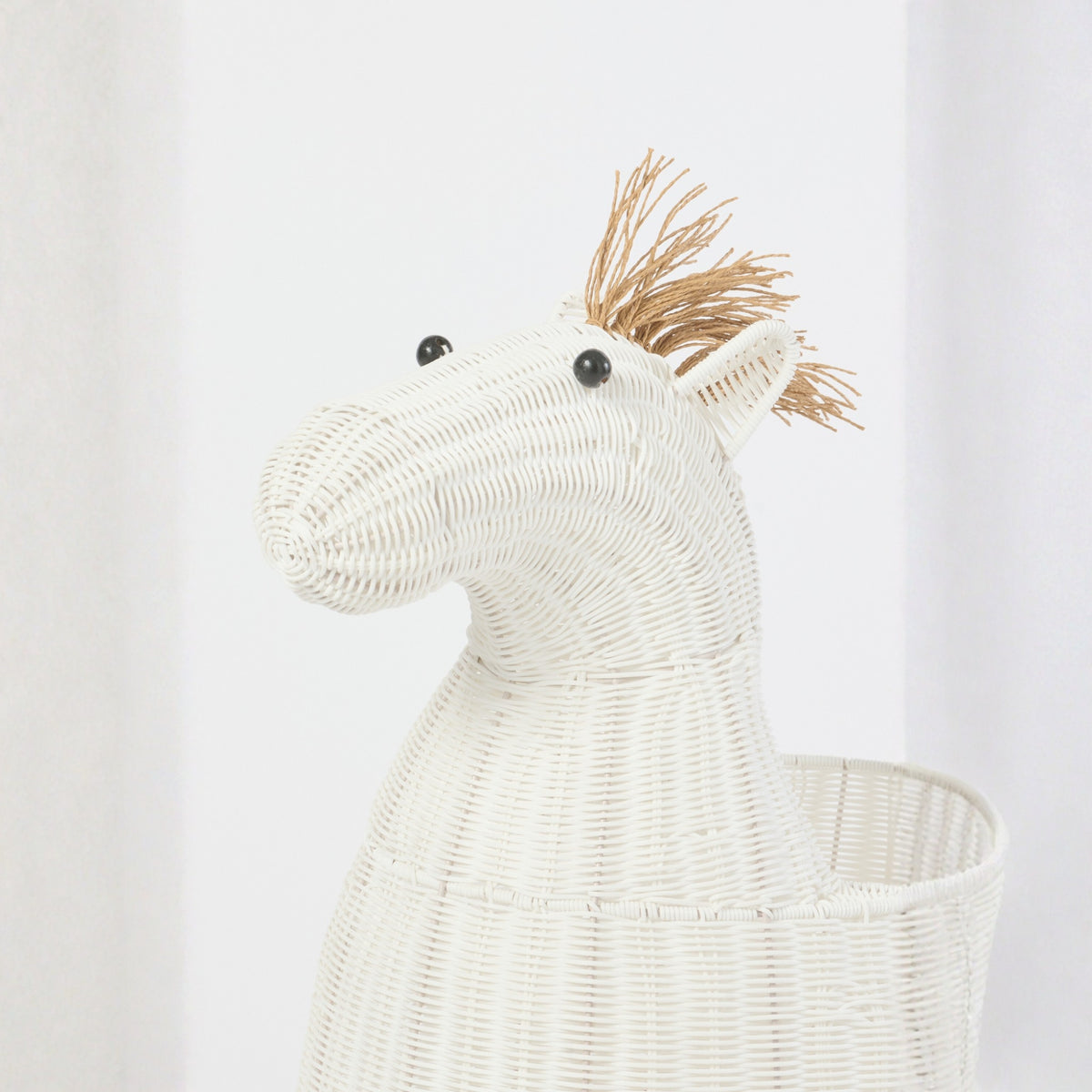 Plastic Horse Basket White J-Line