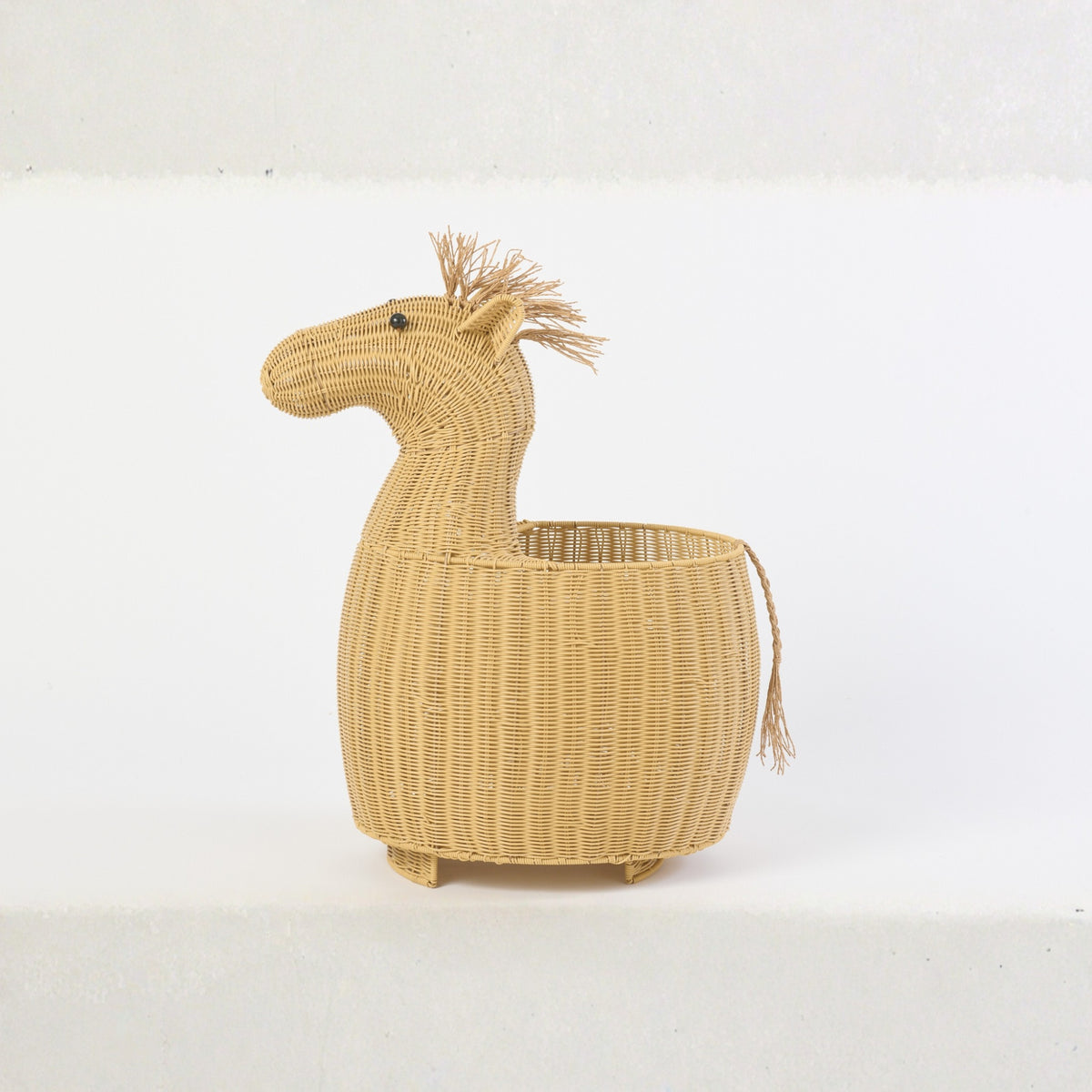 Plastic Horse Basket Natural J-Line