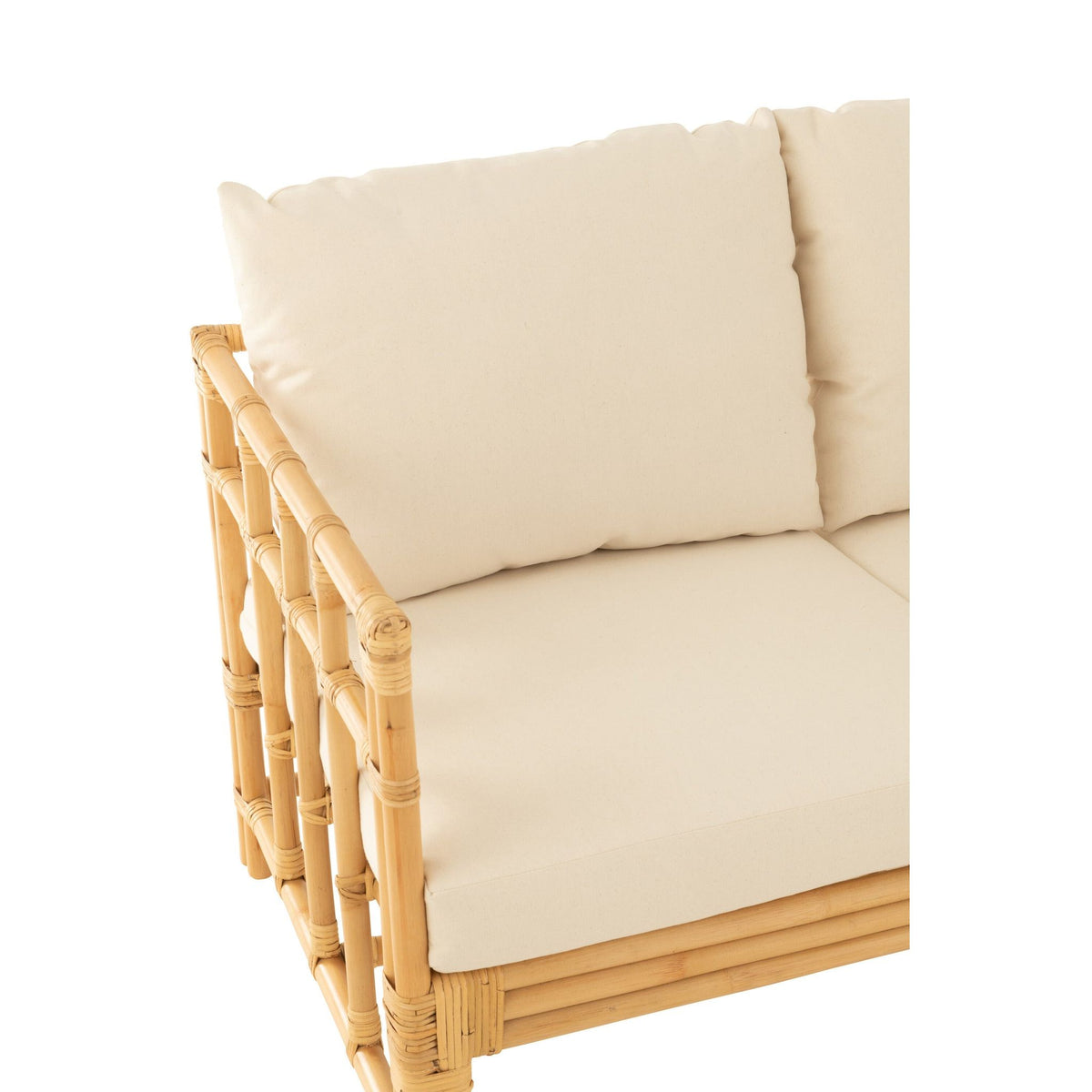 Rotan bank met witte kussens van J-Line als sfeerbeeld
