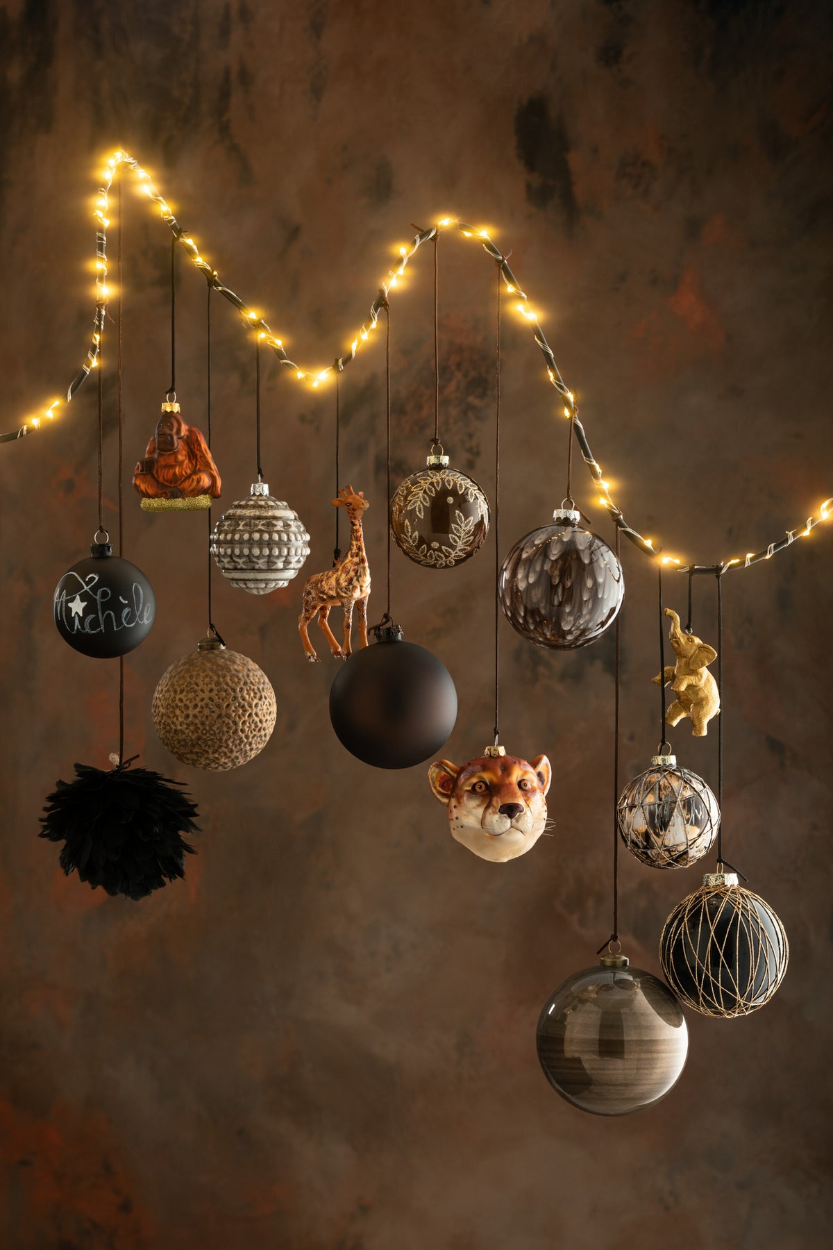 Box Of 6 Christmas Baubles Giraffe Glass Brown Mix - - J-Line - livinglovely.nl
