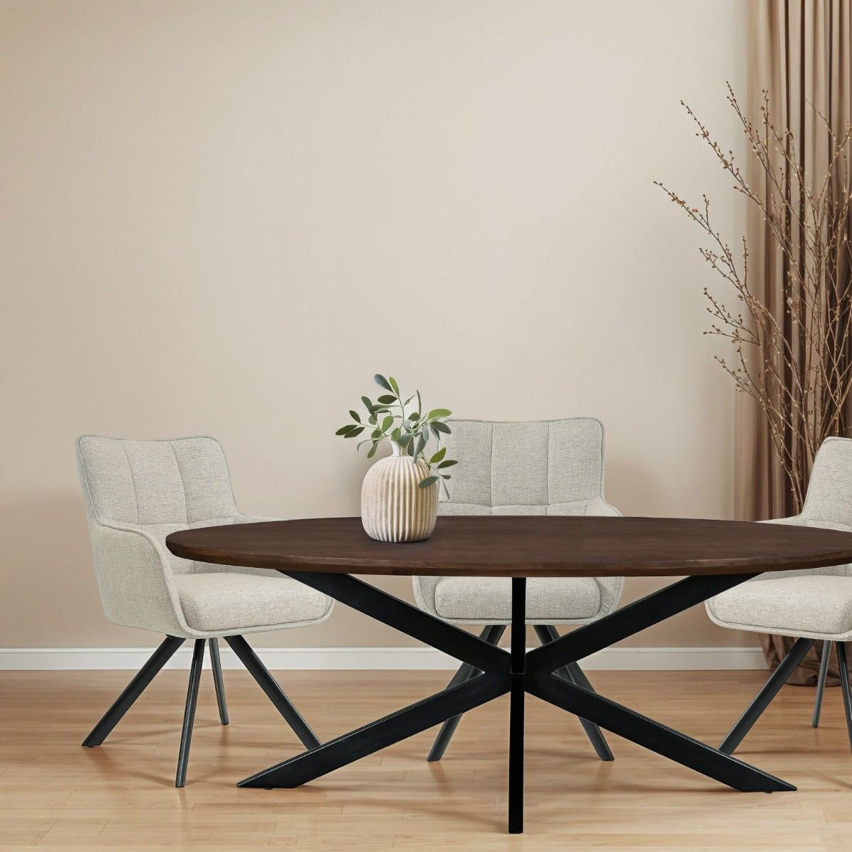 Eettafel Jesper Chestnut 210cm in een eetkamer