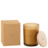 Geurkaars Accords Essentiels Santal Satiné 52 Uur van J-Line, gele glazen pot met houten deksel naast de geschenkdoos