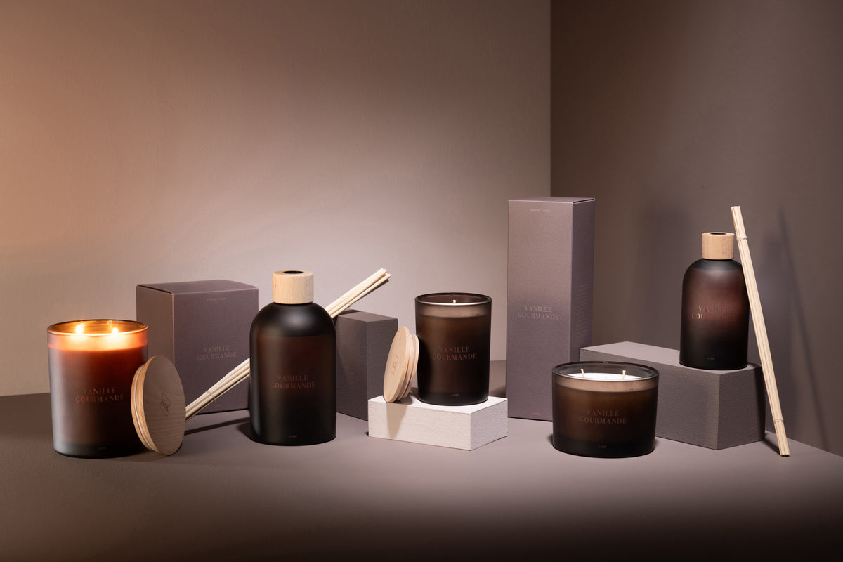 Geurkaars Accords Essentiels Vanille Gourmande 52 Uur - Geurkaars - J-Line - livinglovely.nl