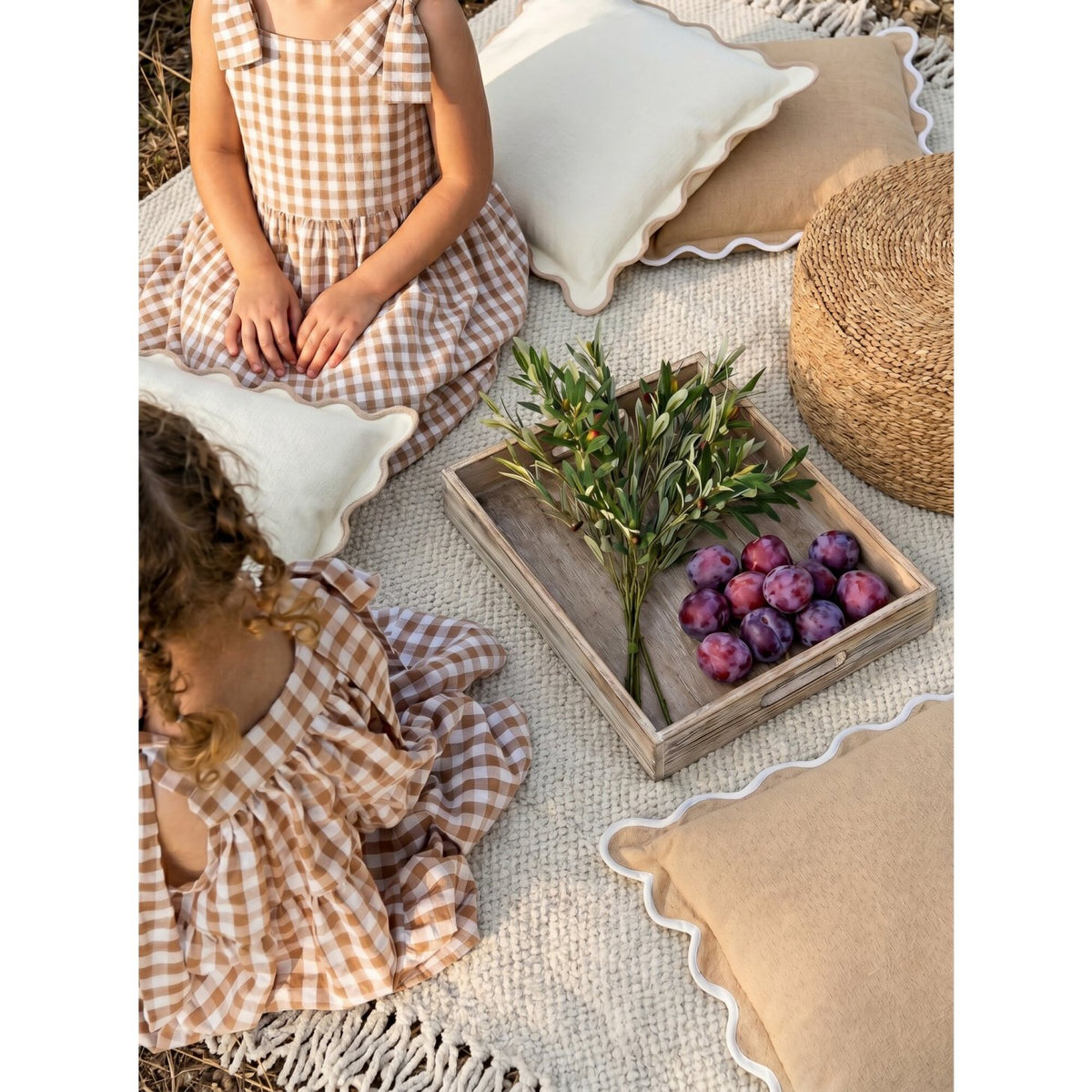 Sculpted Cotton Cushion White/Beige Assortment By J-Line
