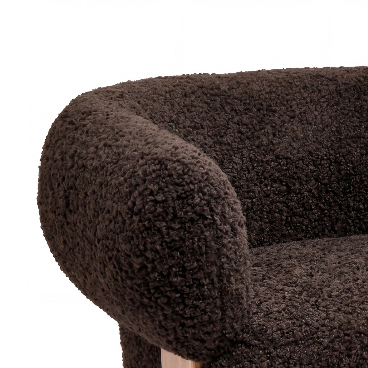 Nomy Fauteuil Teddy Bruin Rubberhout van PTMD, extra aanzicht van de fauteuil in bruin