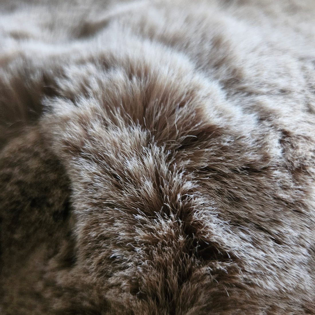 Wave Cushion Polyester Taupe 45x45cm J-Line