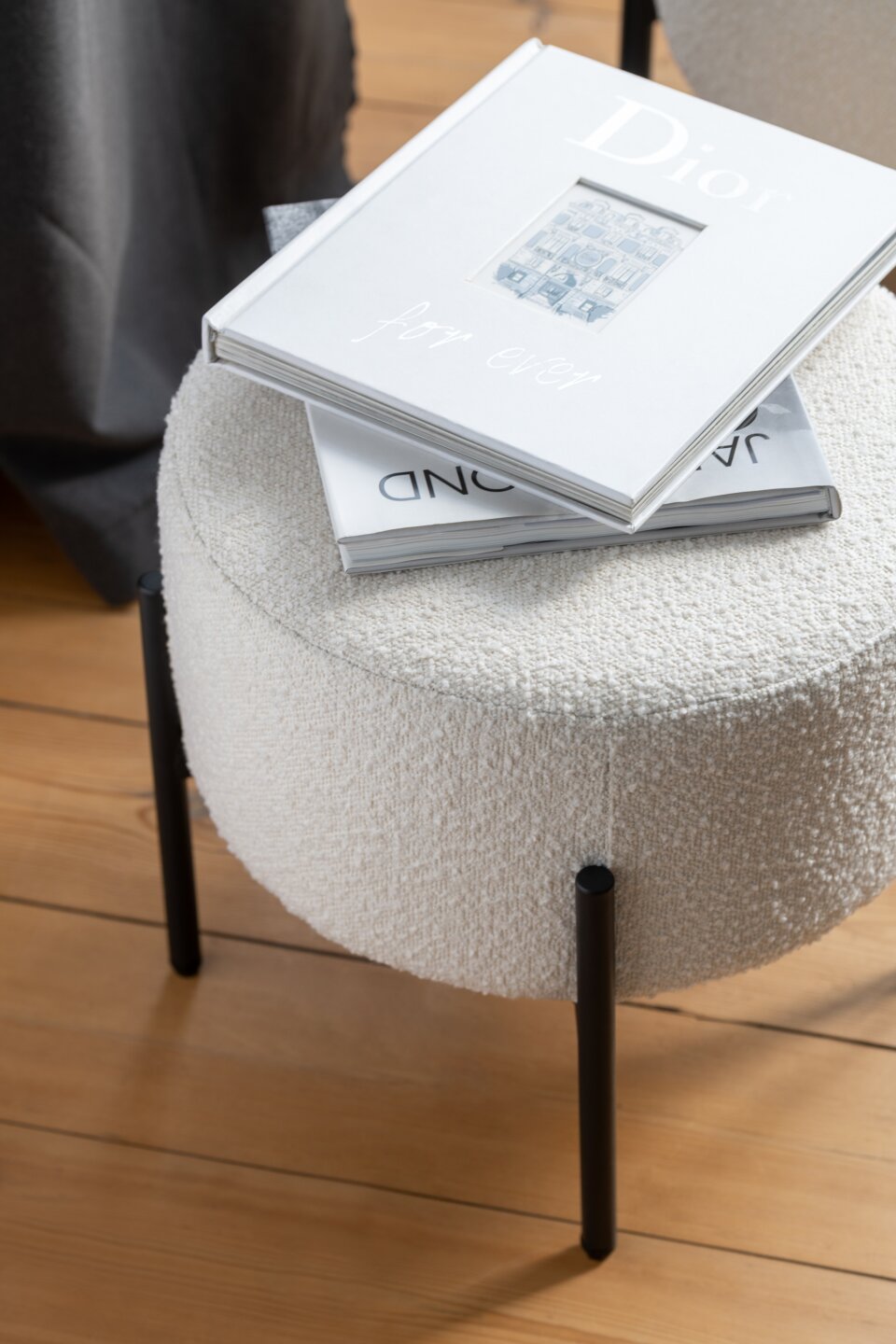 Stool Boucle Plywood/Polyester White/Black J-Line