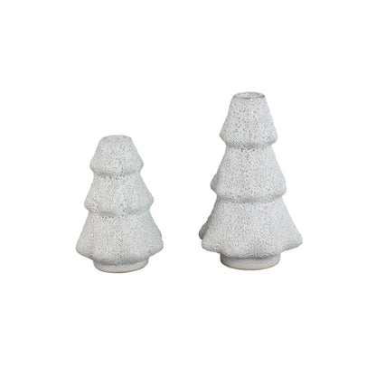 Set Van 2 Malin Kandelaars Kerstboom Keramiek Wit Hoekig van PTMD, de complete set met beide kandelaars naast elkaar op witte achtergrond