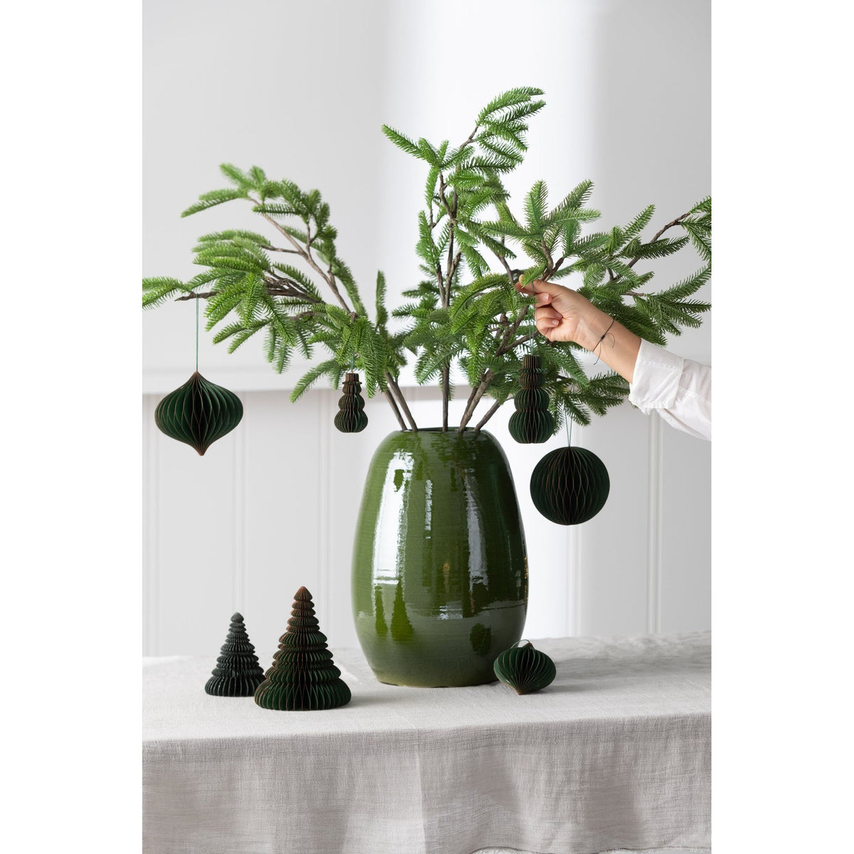 Vaas Lola Porselein Groen Medium Ø29xH40cm J-Line