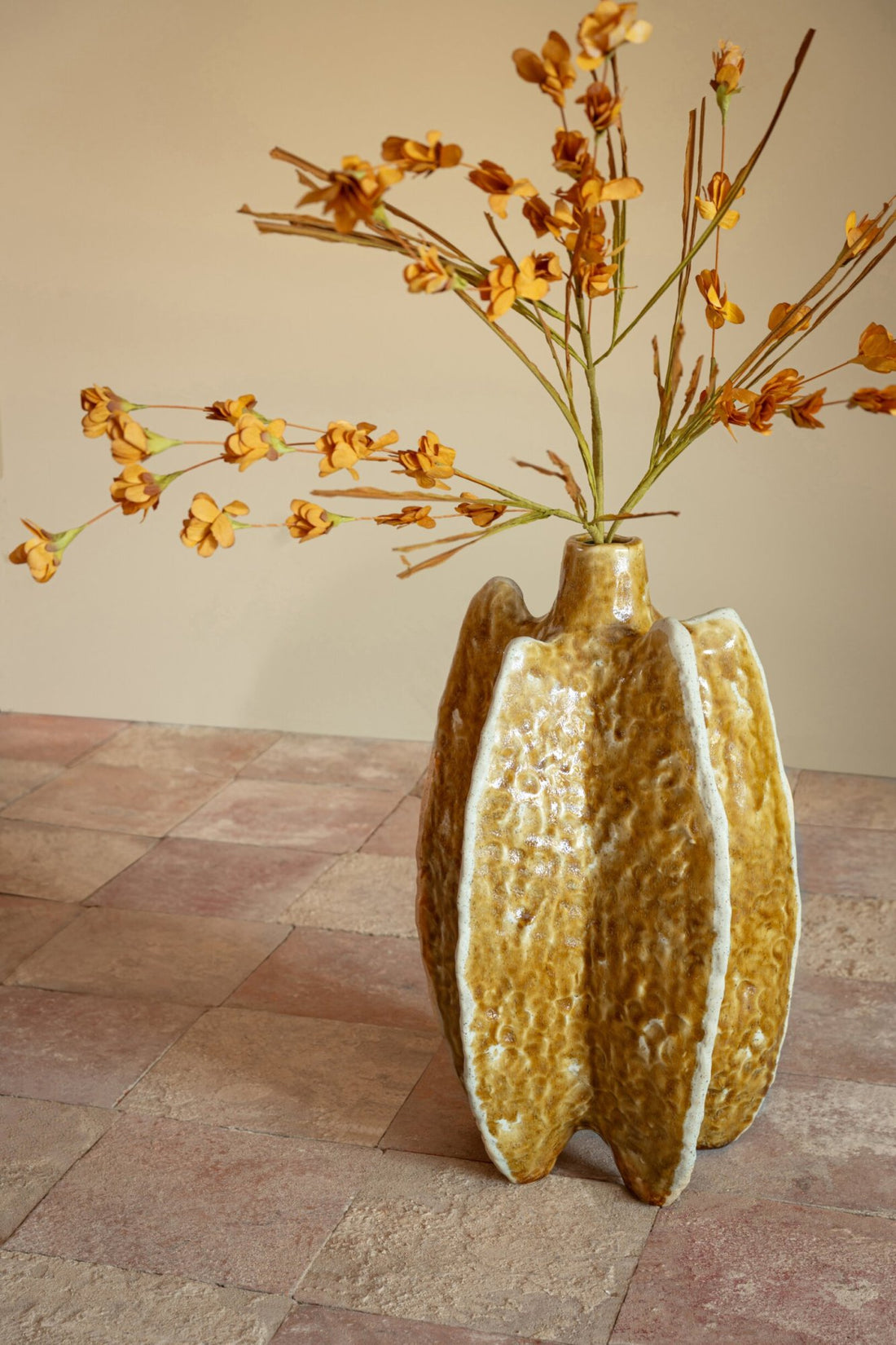 Ubi Porcelain Vase Ochre Yellow J-Line